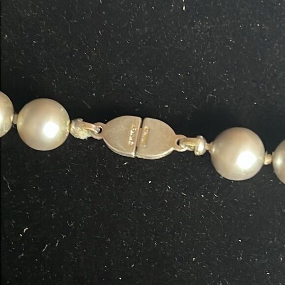 Vintage Monet Silver Pearl Necklace - Picture 4 of 6